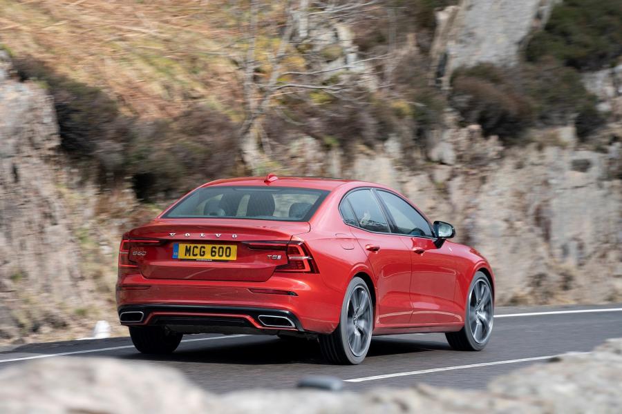  Volvo S60 T5 R-Design 2019 года  (UK) (фото 32 из 40)